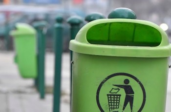 Újabb 150 db utcai hulladékgyűjtő az ünnepekre Budapesten