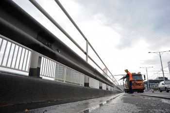 A hétvégén az Árpád híd mosásával, megújult gépparkkal folytatja az FKF Budapest közterületeinek tavaszi nagytakarítását