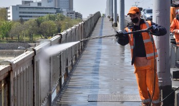 A hétvégén lezárul a budapesti Duna-hidak tavaszi nagytakarítása